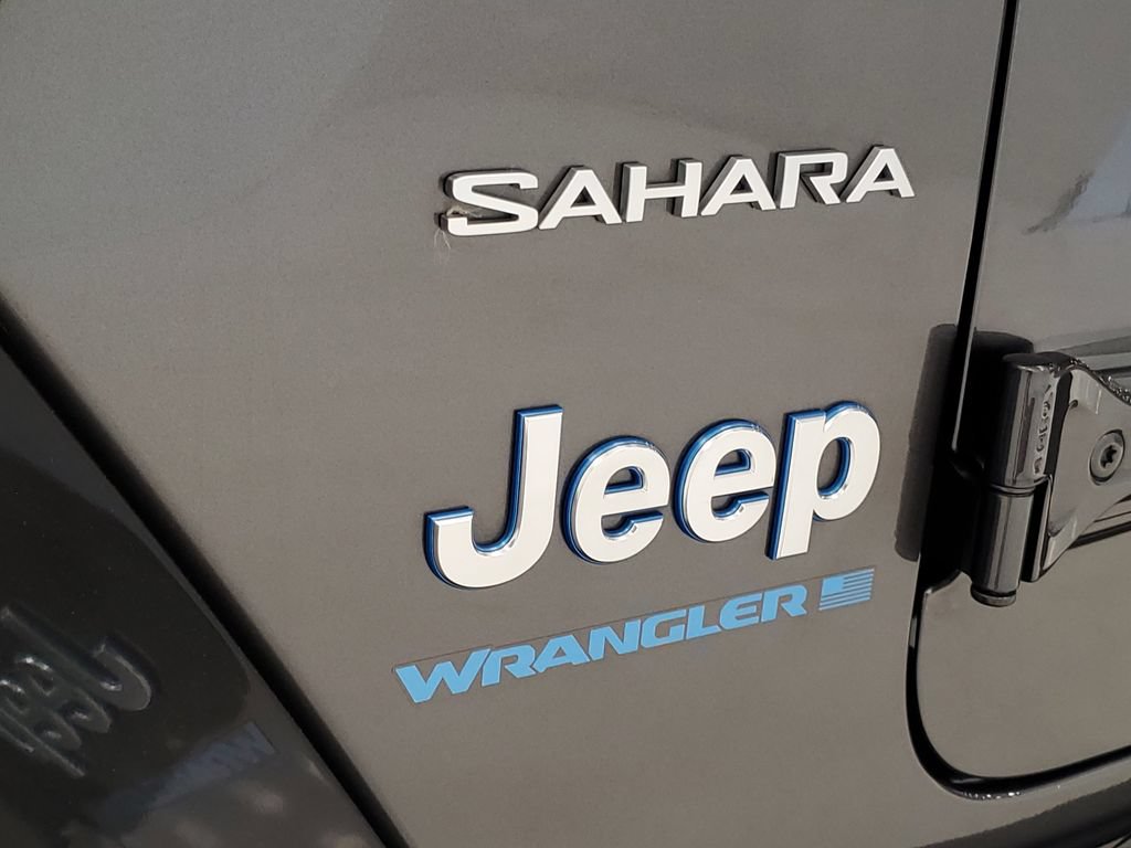 Used 2023 Jeep Wrangler Unlimited Sahara w/ Cold Weather Group AWD/4WD image 7