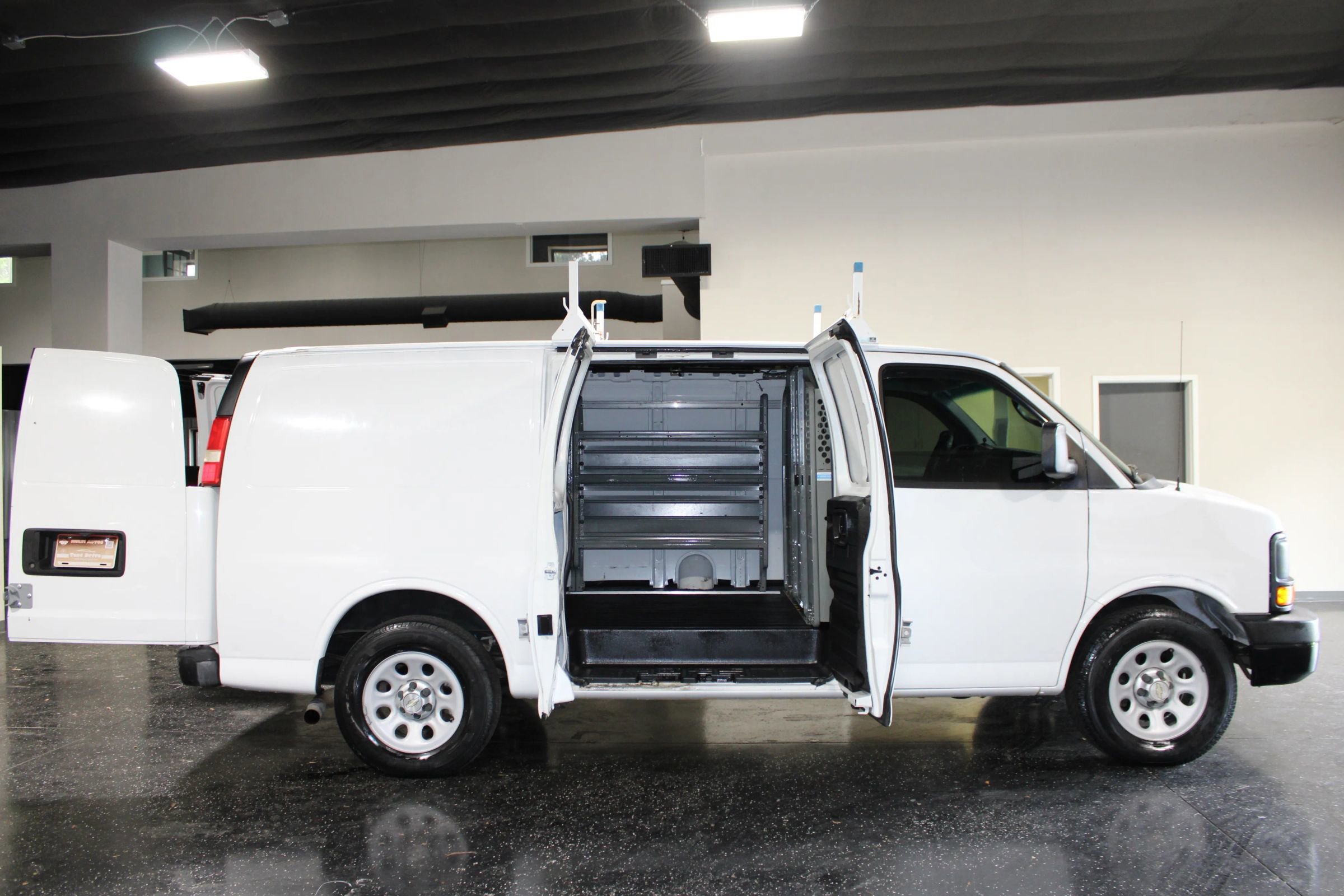 Used 2012 Chevrolet Express 1500 RWD image 20