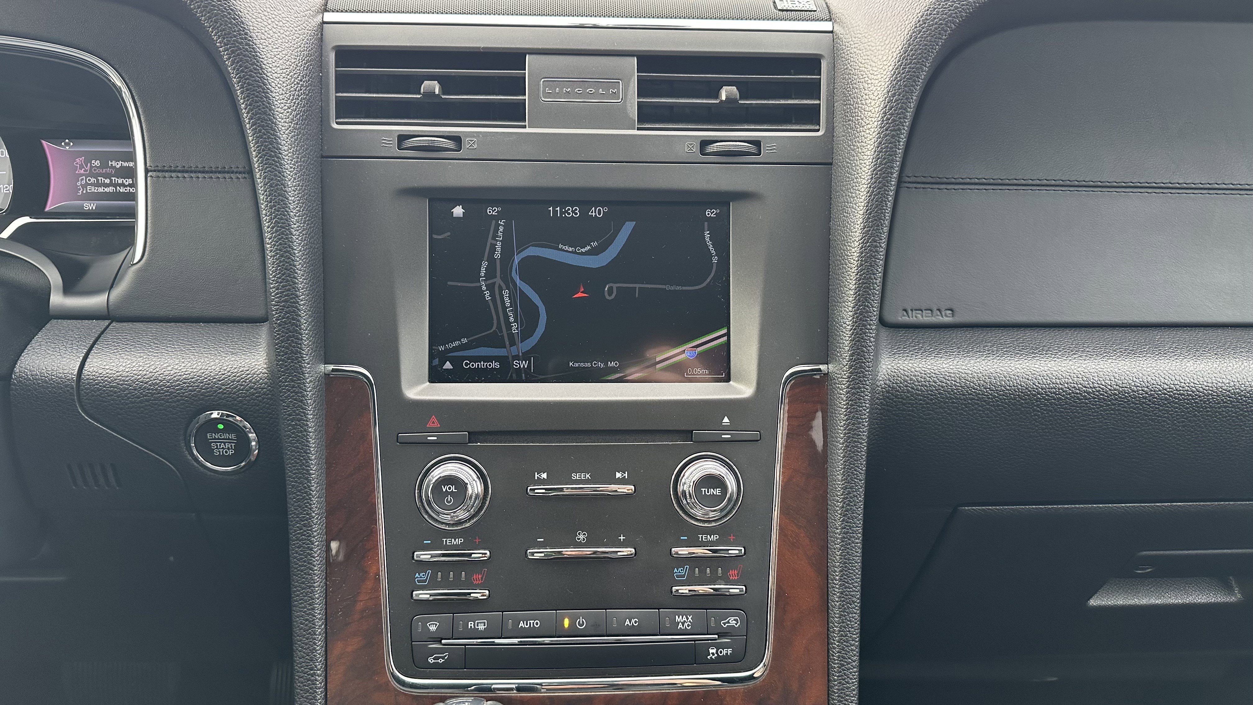 Used 2017 Lincoln Navigator Select image 32