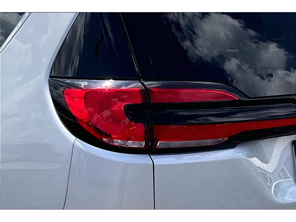 Used 2024 Chrysler Pacifica Touring-L FWD image 32