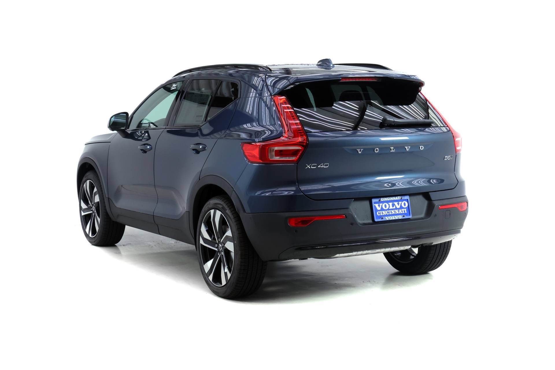 New 2026 Volvo XC40 B5 Ultra w/ Protection Package Premier AWD/4WD image 5