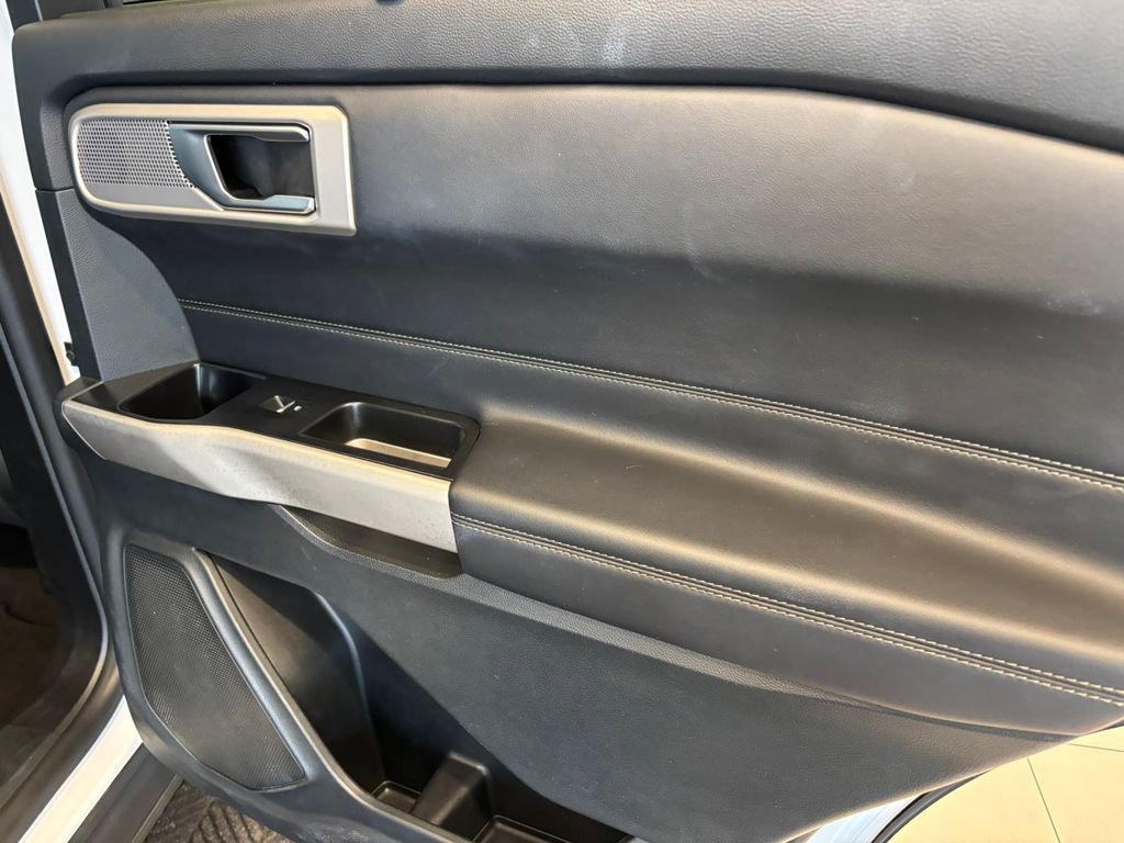 Used 2023 Ford Explorer Limited image 35