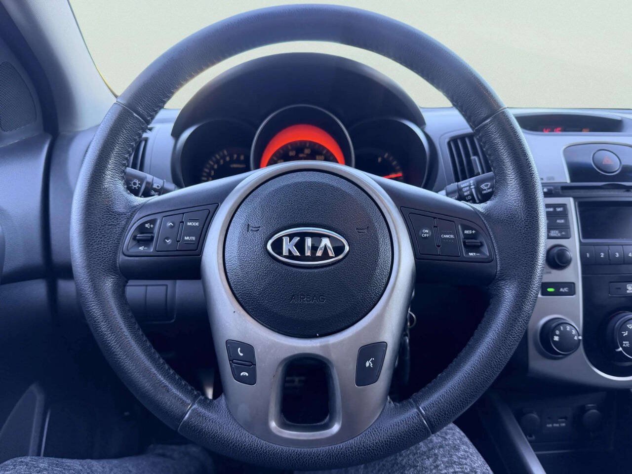 Used 2010 Kia Forte SX FWD image 30