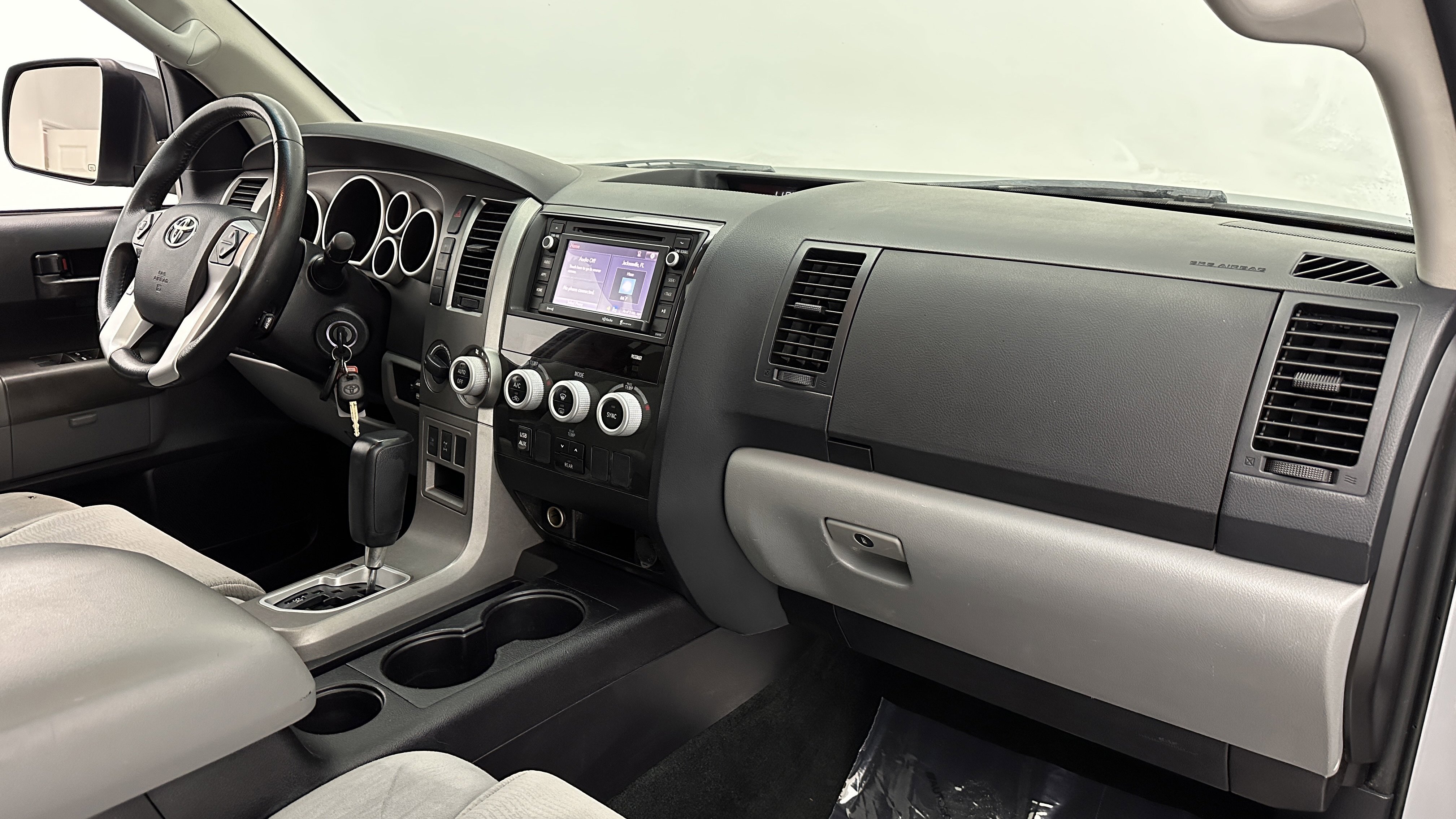 Used 2016 Toyota Sequoia SR5 image 33