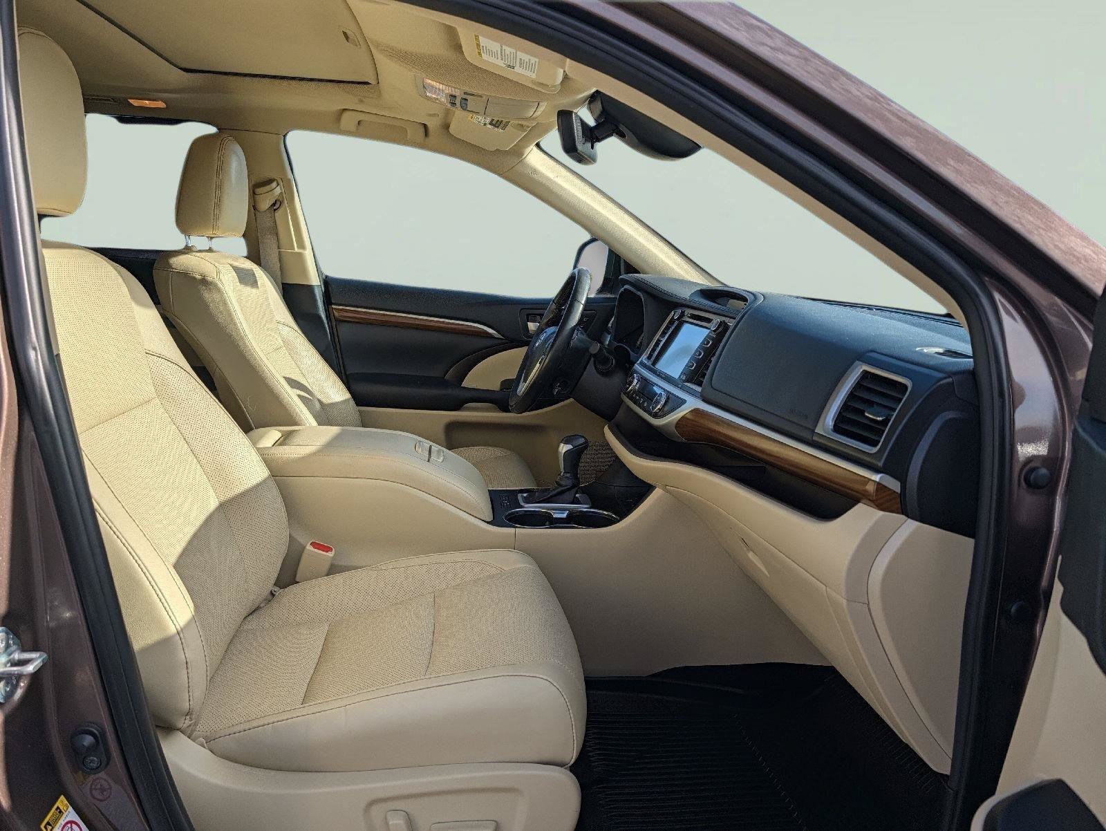 Used 2019 Toyota Highlander Limited AWD/4WD image 22