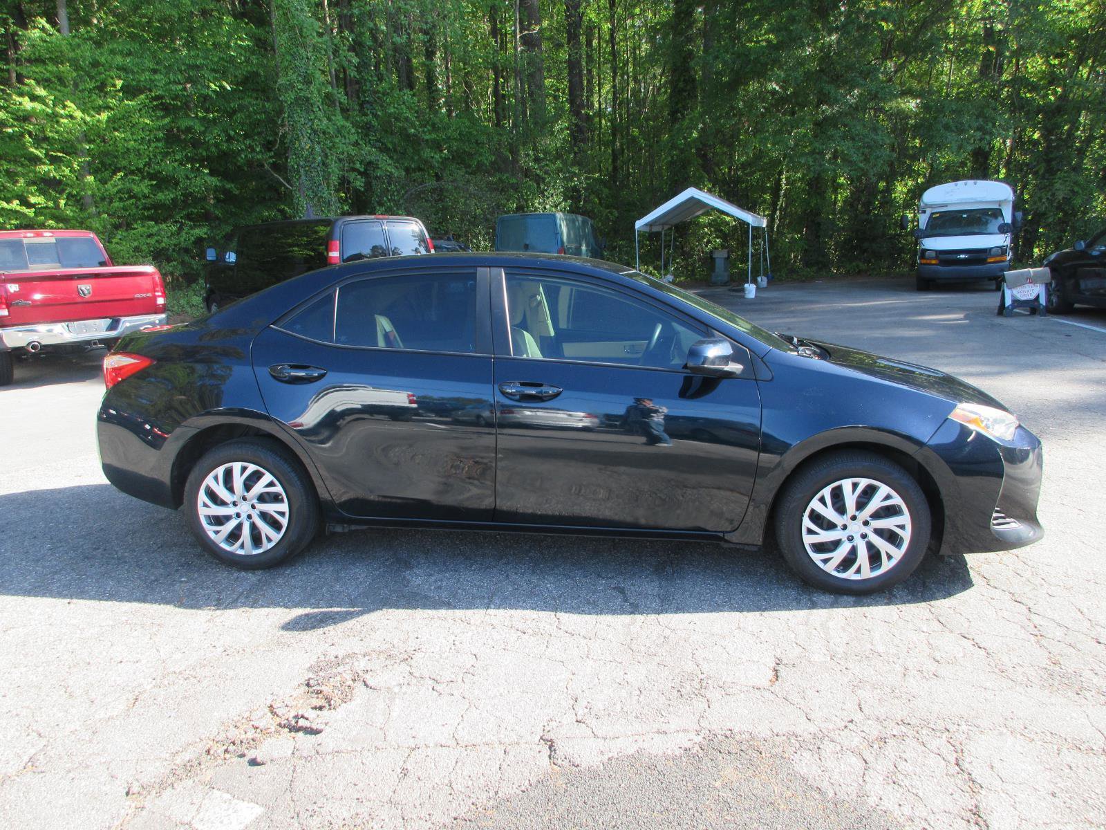 Used 2018 Toyota Corolla LE image 4