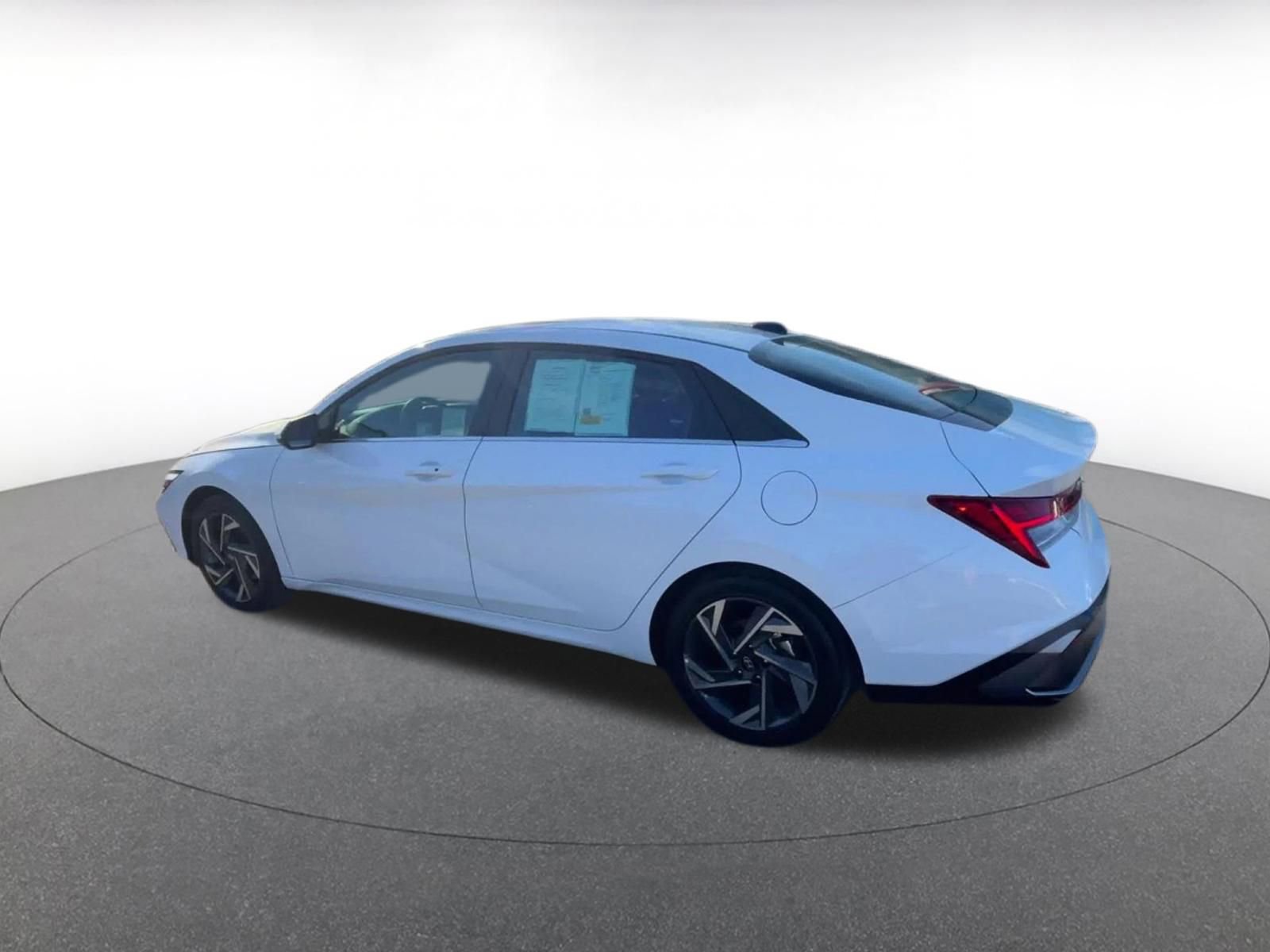 Used 2025 Hyundai Elantra SEL FWD image 10