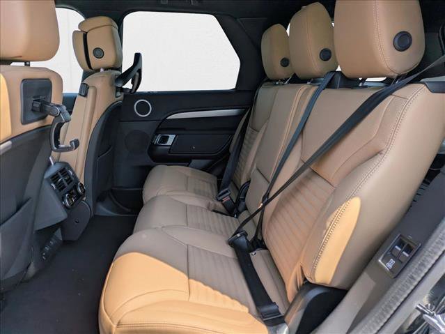 New 2025 Land Rover Discovery Dynamic SE image 16