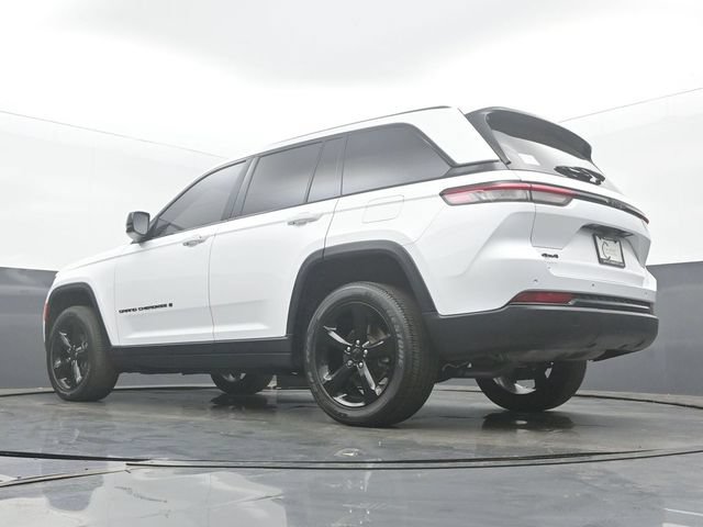 Used 2023 Jeep Grand Cherokee Altitude AWD/4WD image 46