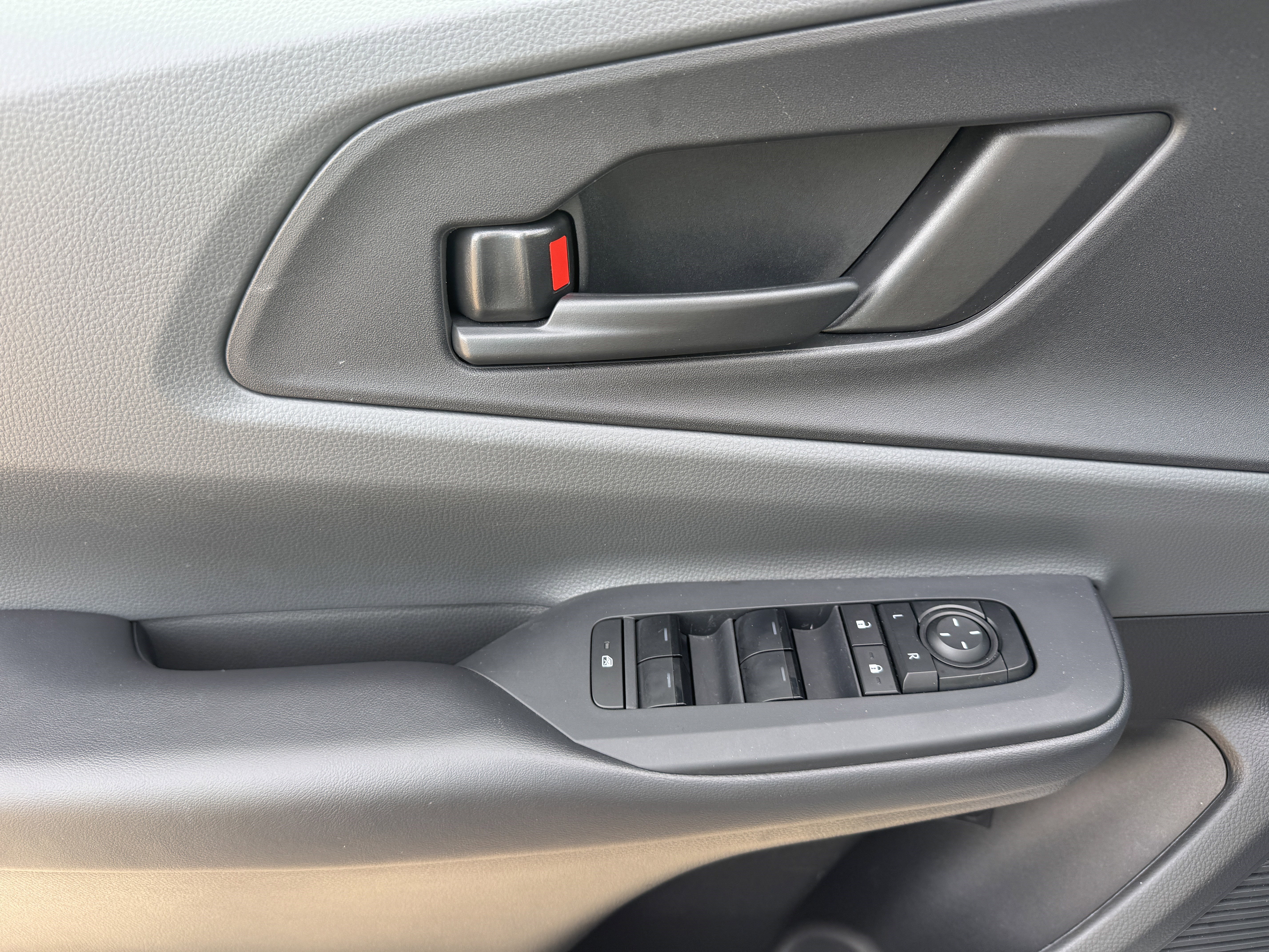 Used 2025 Toyota Prius LE image 9