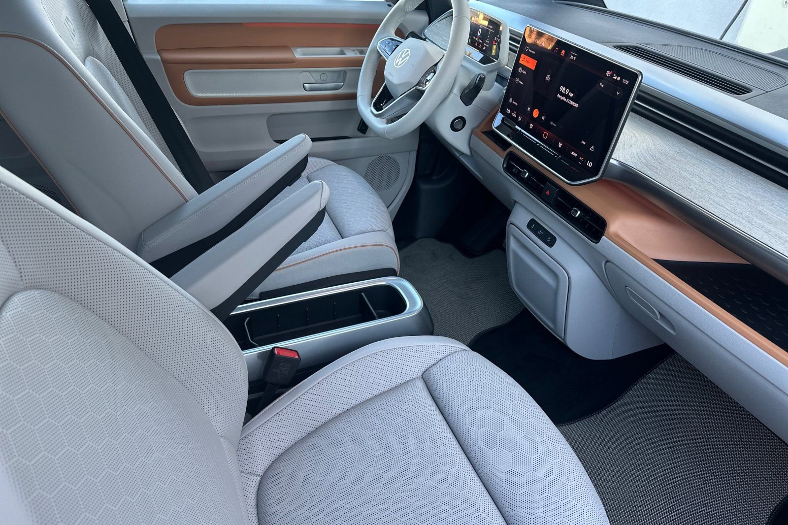 New 2025 Volkswagen ID. Buzz 1st Edition AWD/4WD image 15