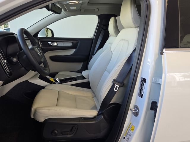 Certified 2023 Volvo XC40 B4 Plus w/ Protection Package Premier image 11