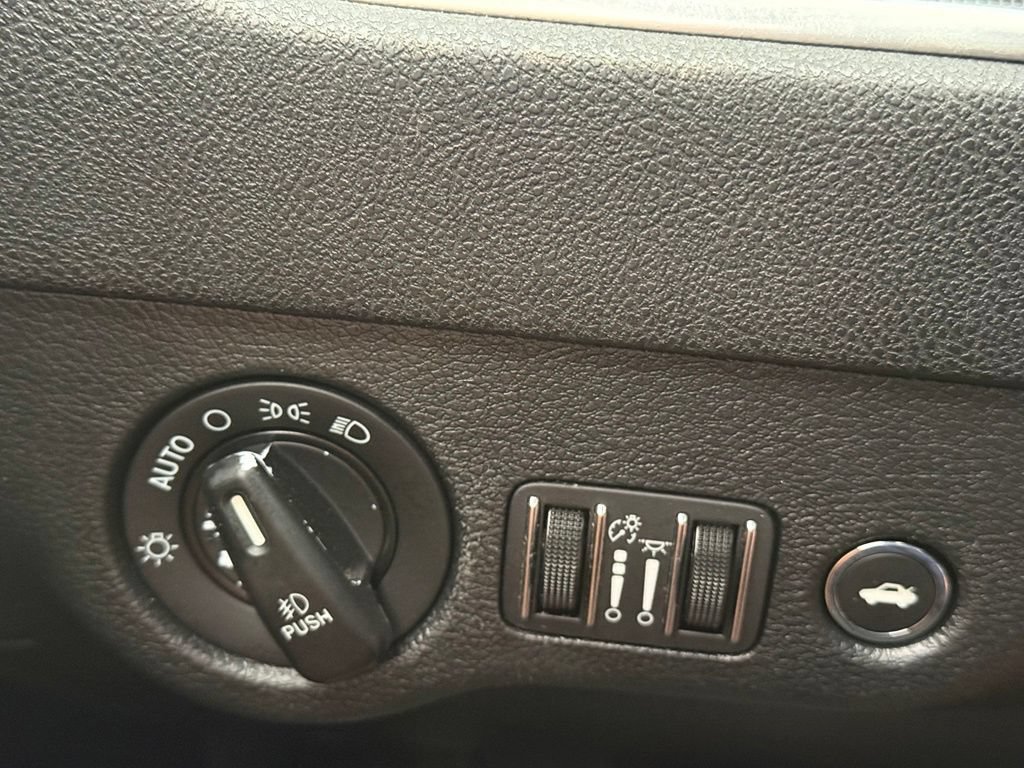 Used 2018 Dodge Charger R/T RWD image 18