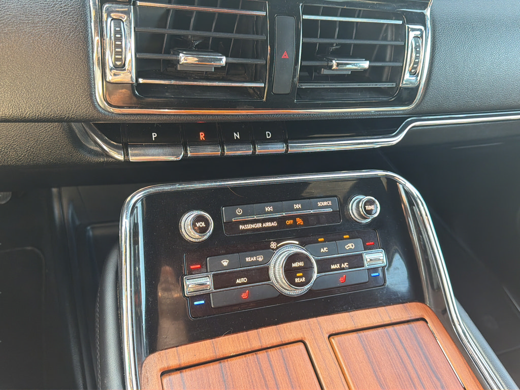Used 2019 Lincoln Navigator Premiere AWD/4WD image 23