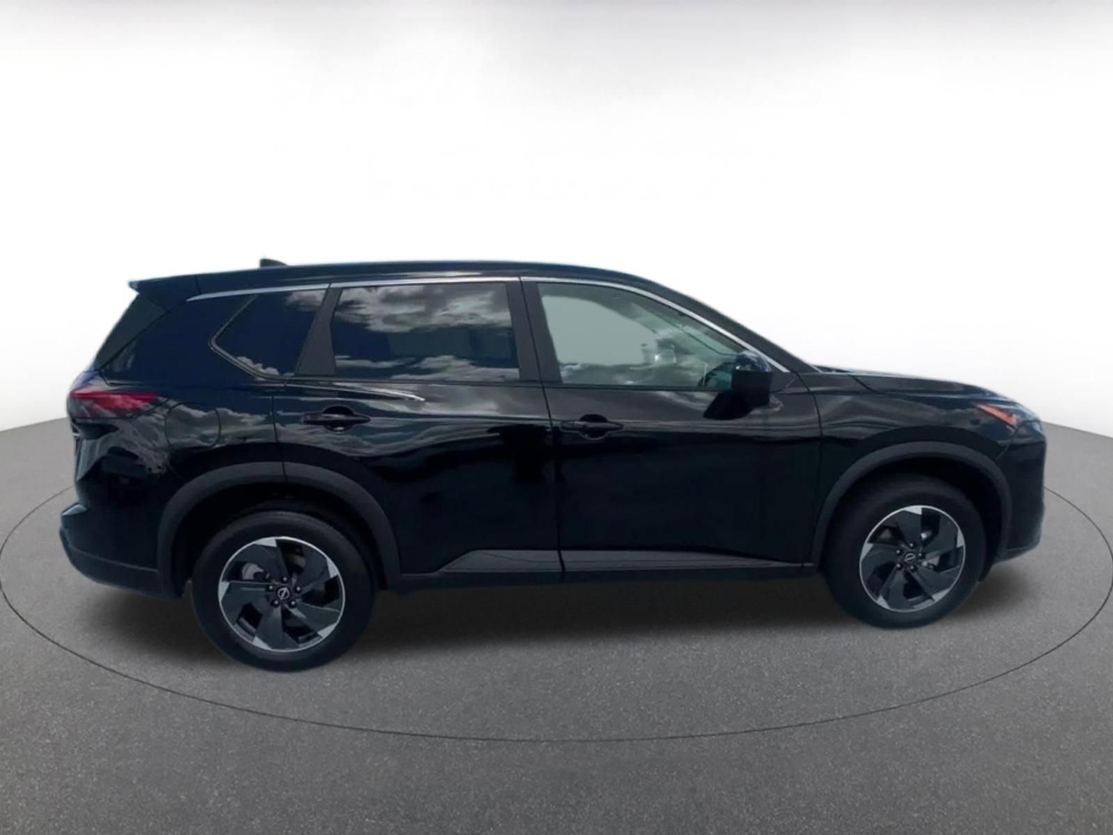 Used 2024 Nissan Rogue SV FWD image 16
