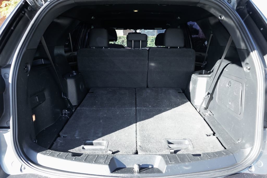 Used 2017 Ford Explorer XLT w/ Equipment Group 201A image 9