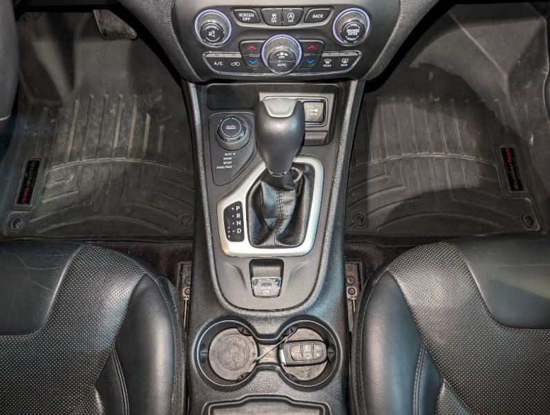 Used 2017 Jeep Cherokee Overland w/ Technology Group image 44