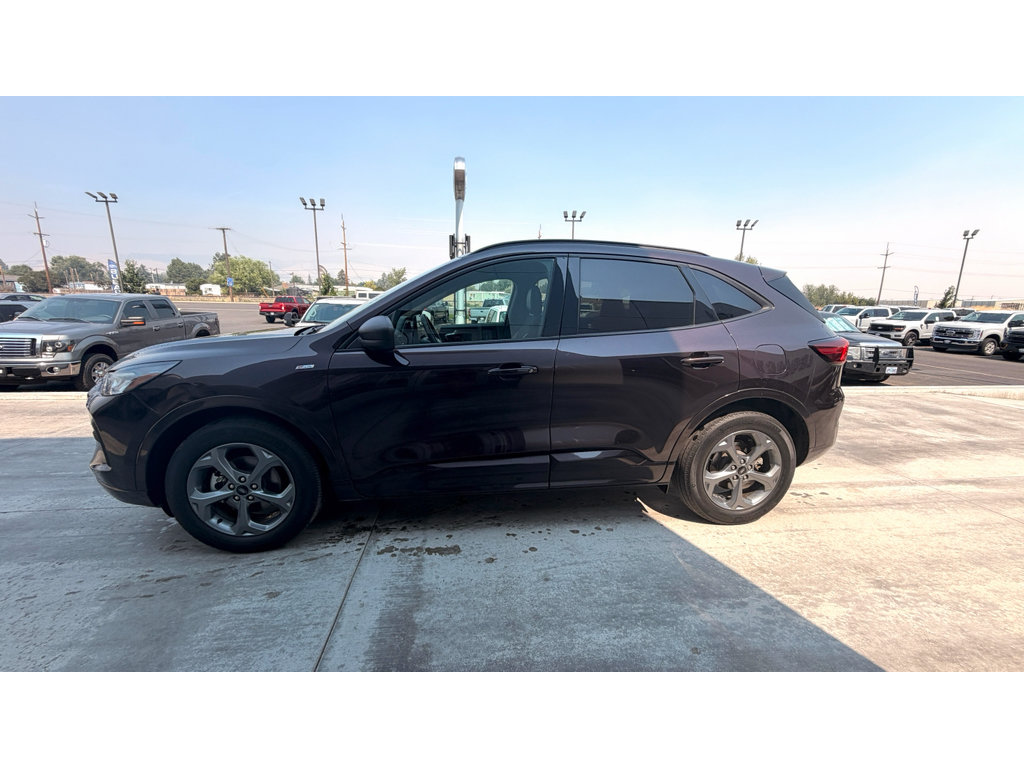 Used 2023 Ford Escape ST-Line w/ Tech Pack #1 AWD/4WD image 2