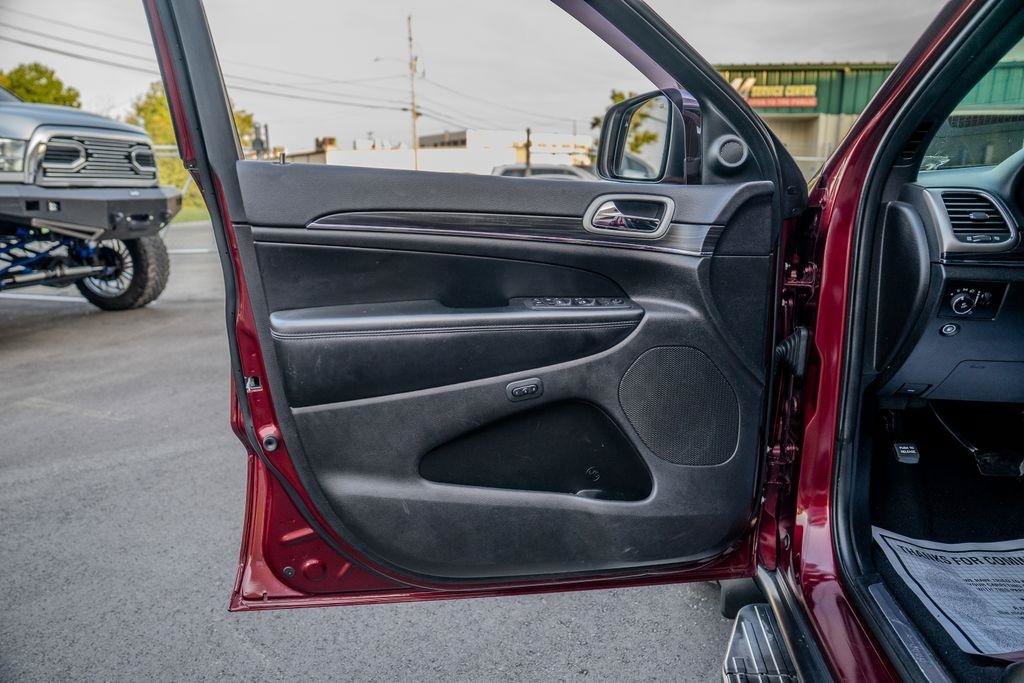 Used 2019 Jeep Grand Cherokee Limited AWD/4WD image 11