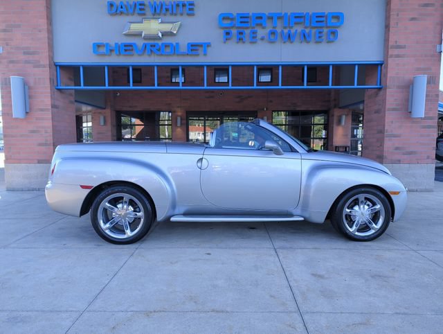 Used 2004 Chevrolet SSR w/ Preferred Equipment Group RWD image 9
