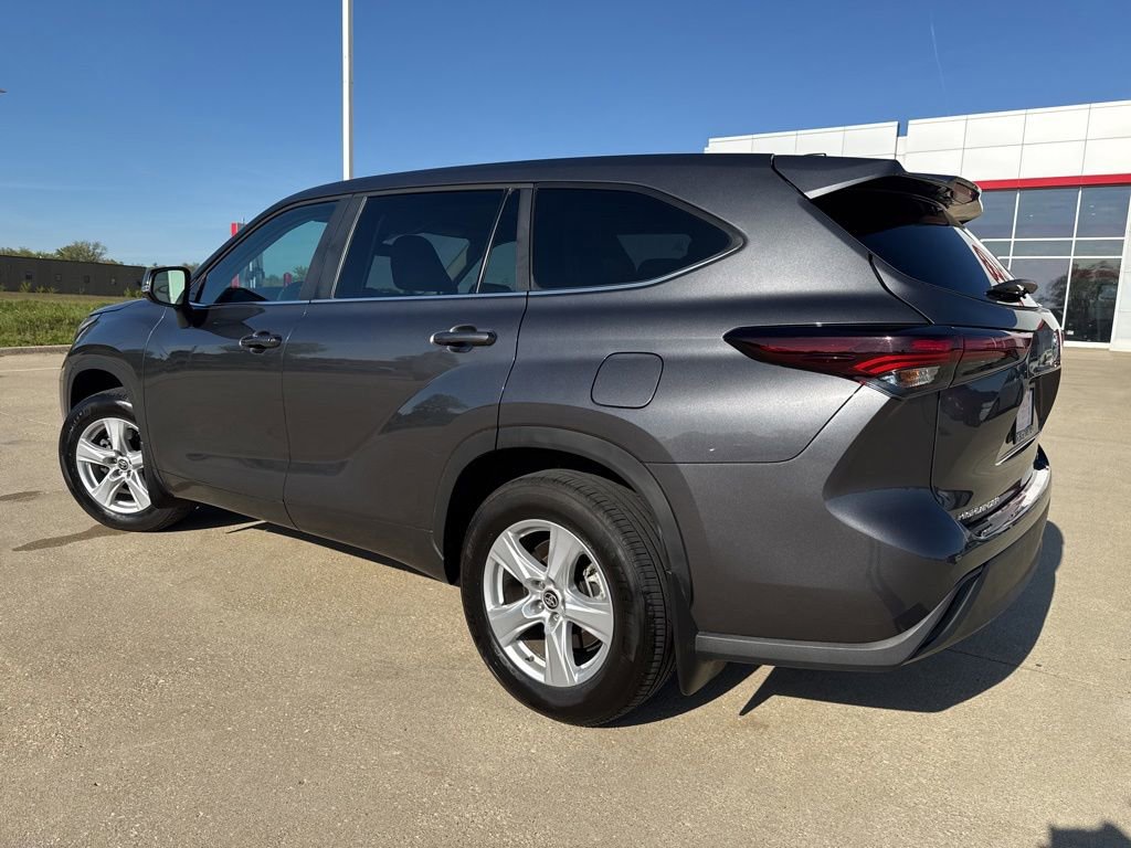 Certified 2024 Toyota Highlander LE AWD/4WD image 5