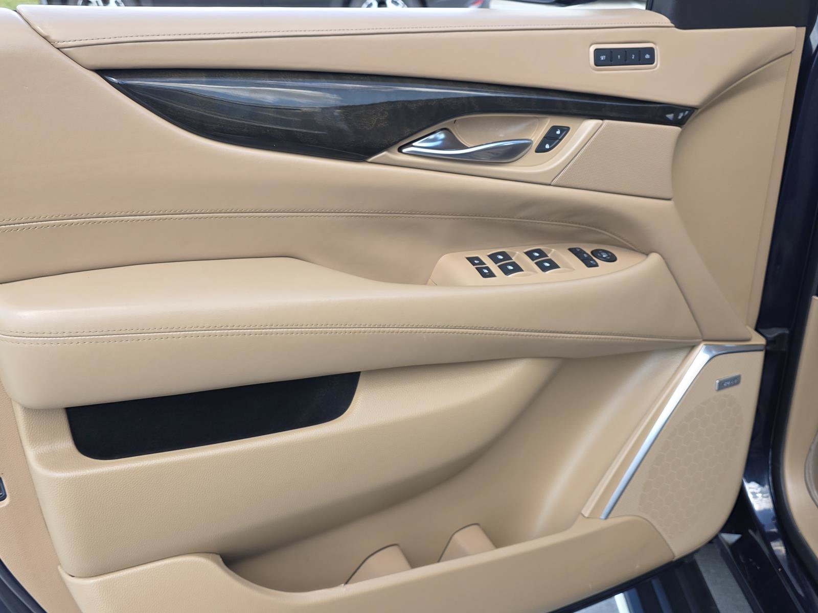Used 2020 Cadillac Escalade ESV Platinum AWD/4WD image 22
