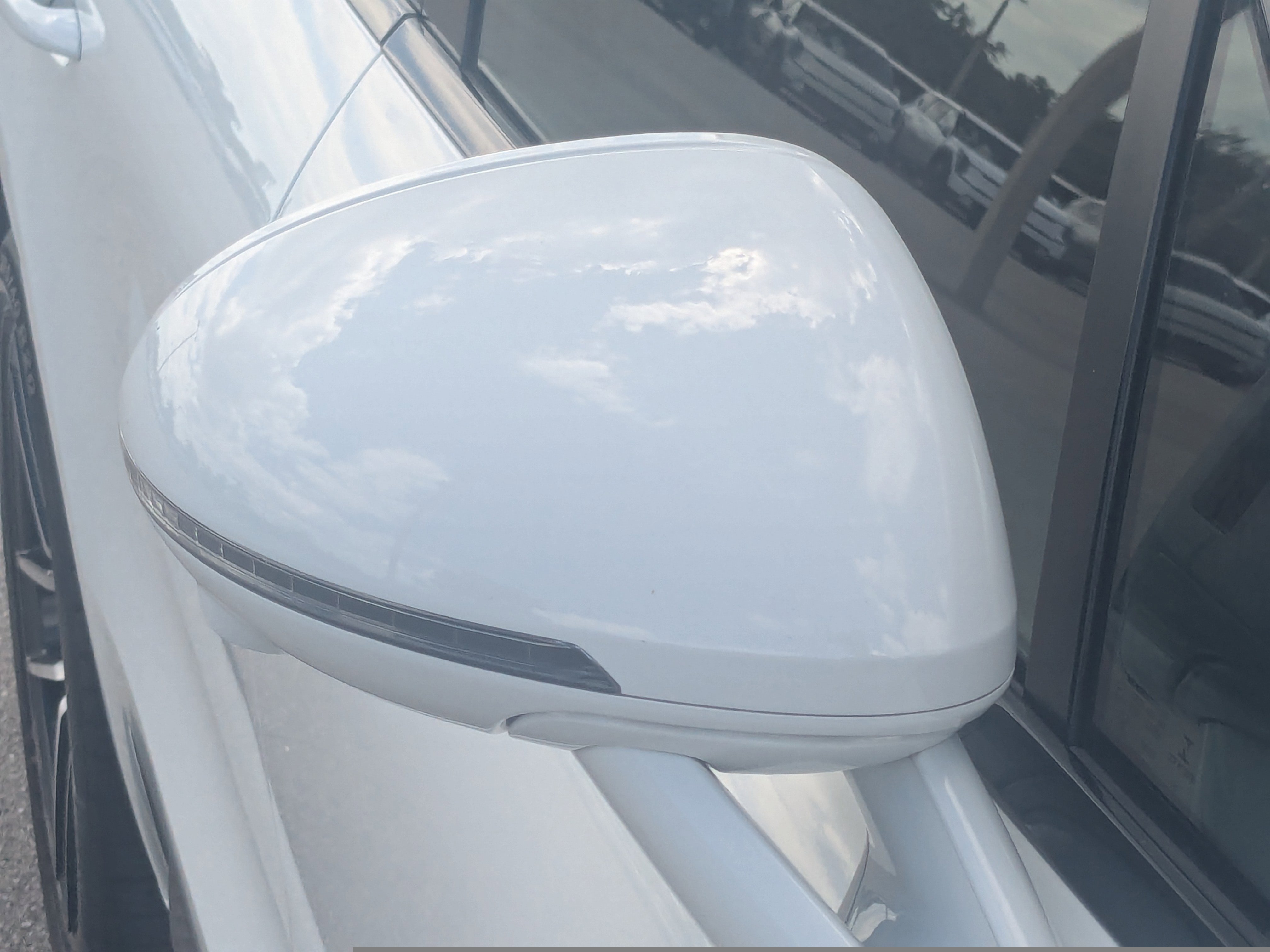 Used 2023 Porsche Macan Turbo image 11