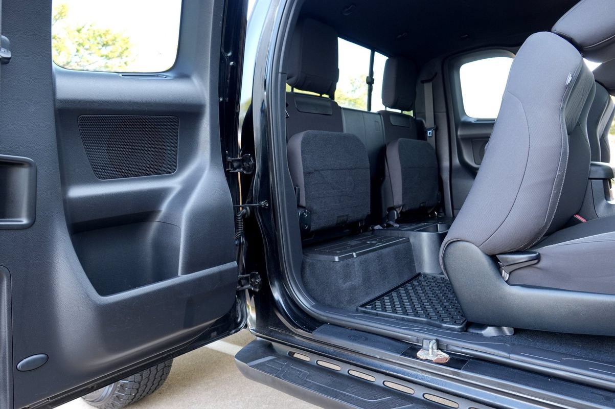 Used 2016 Toyota Tacoma TRD Off-Road AWD/4WD image 40