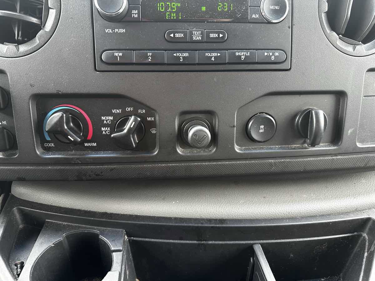 Used 2009 Ford E-150 and Econoline 150 XLT image 23