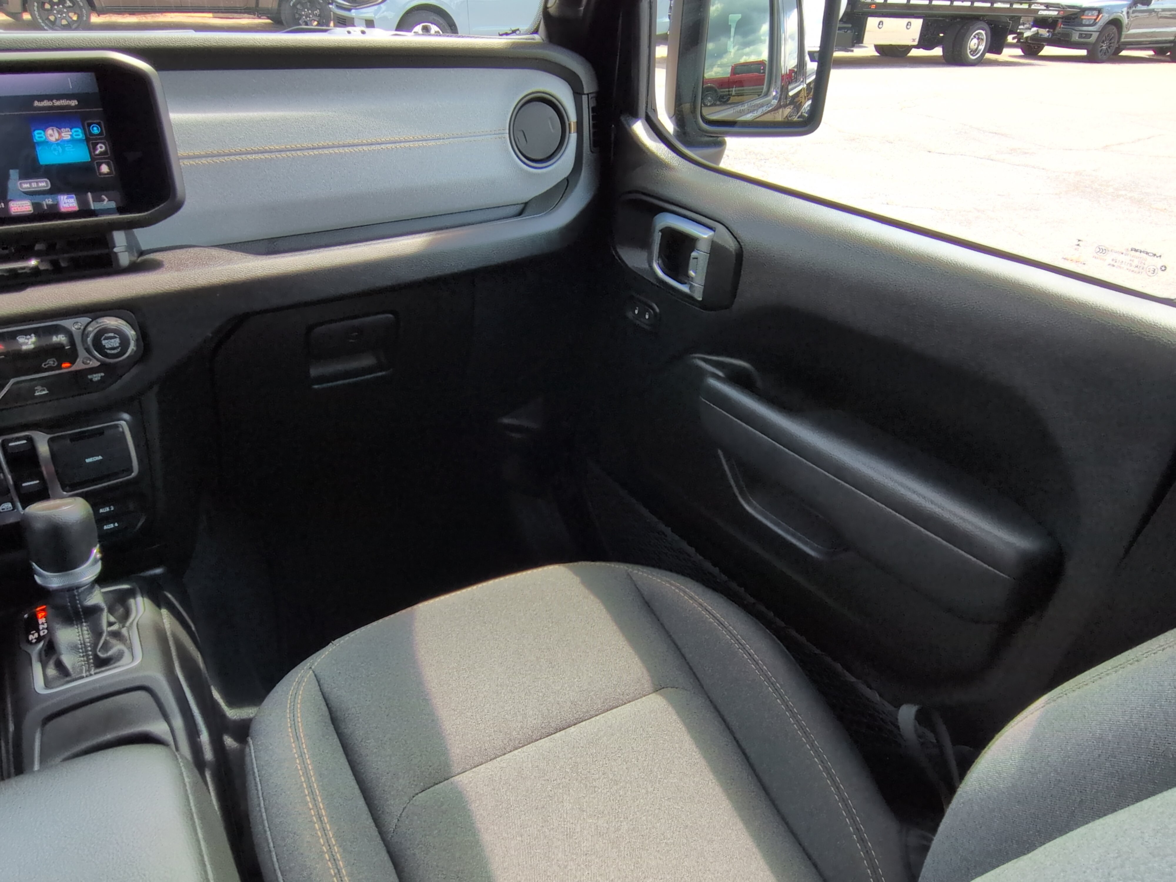 Used 2025 Jeep Gladiator Sport AWD/4WD image 15