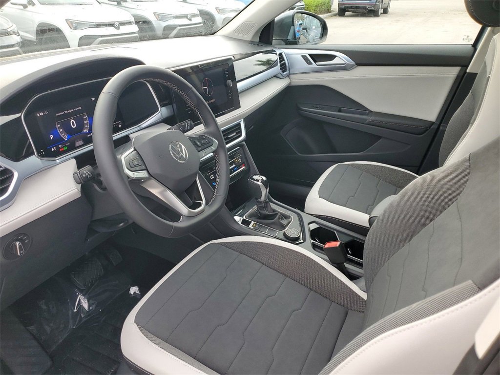 New 2025 Volkswagen Taos SE image 7