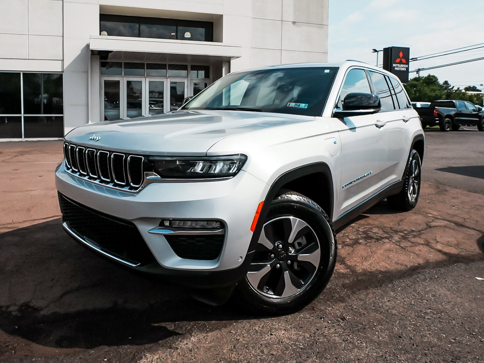 Used 2024 Jeep Grand Cherokee Limited 4xe w/ Luxury Tech Group II AWD/4WD image 52