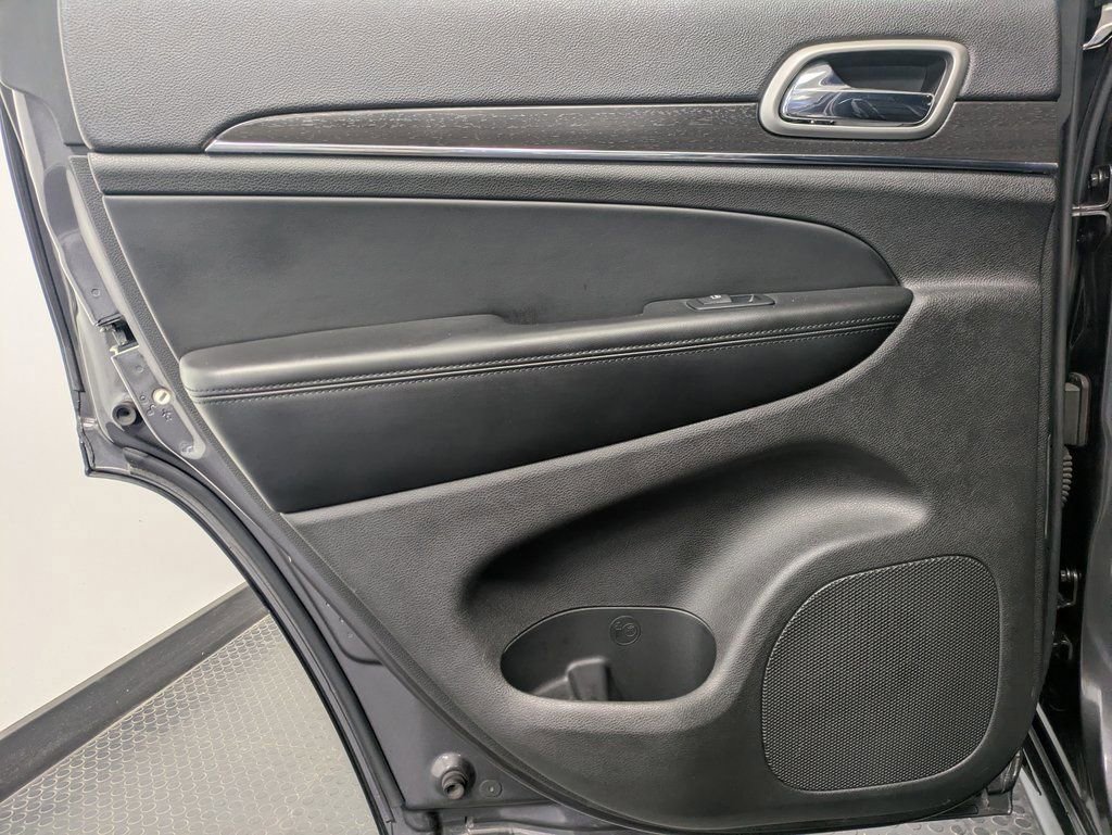 Used 2018 Jeep Grand Cherokee Limited image 23