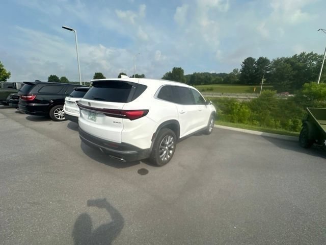 Used 2025 Buick Enclave Preferred AWD/4WD image 31
