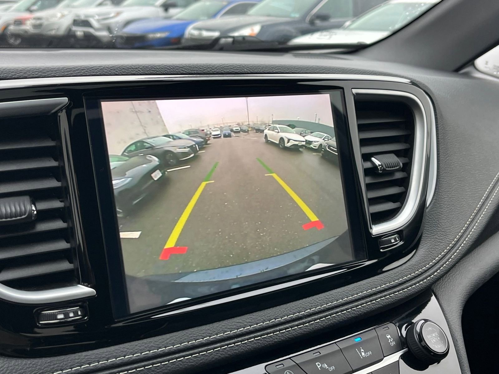 Used 2025 Chrysler Pacifica Limited image 25