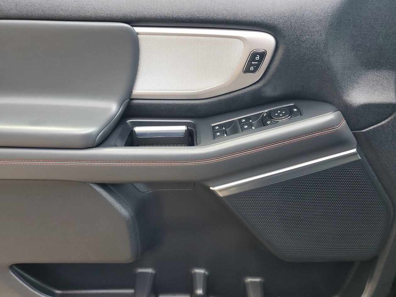 Used 2025 Ford Expedition Max Active RWD image 18