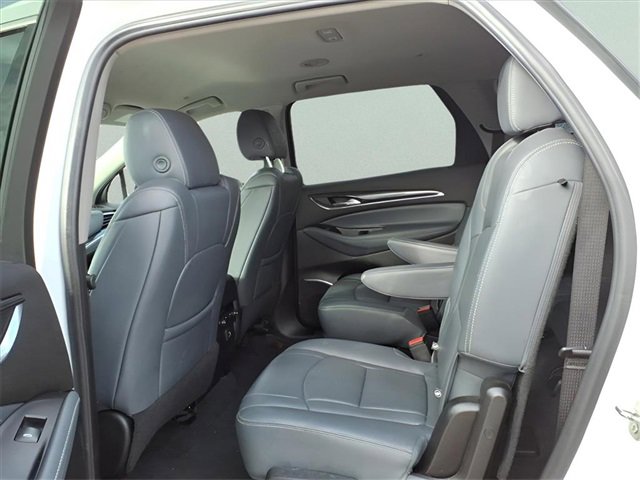 Used 2021 Buick Enclave Essence image 8