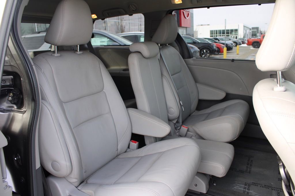 Used 2015 Toyota Sienna XLE Premium image 23