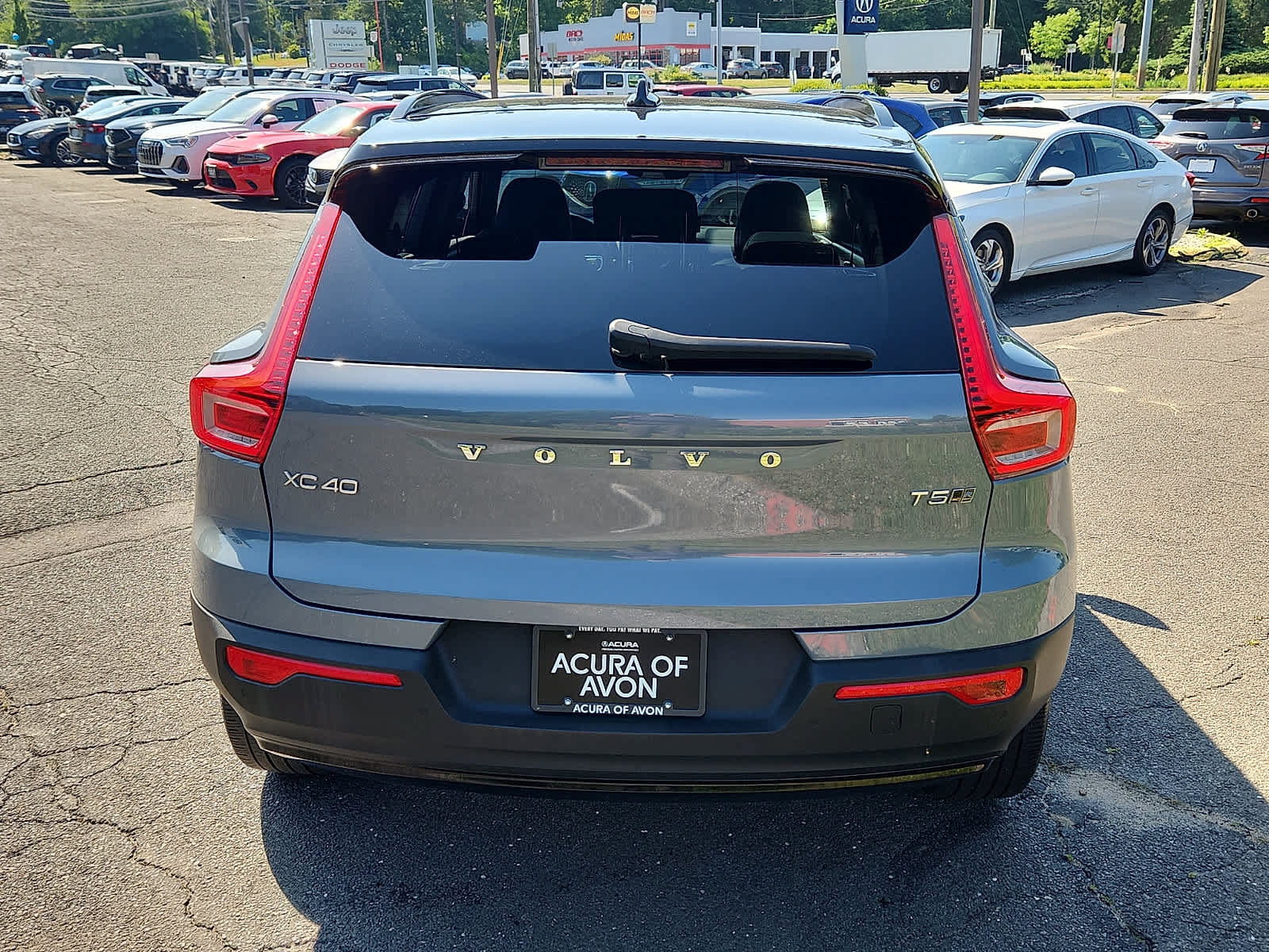 Used 2022 Volvo XC40 T5 R-Design w/ Climate Package AWD/4WD image 6