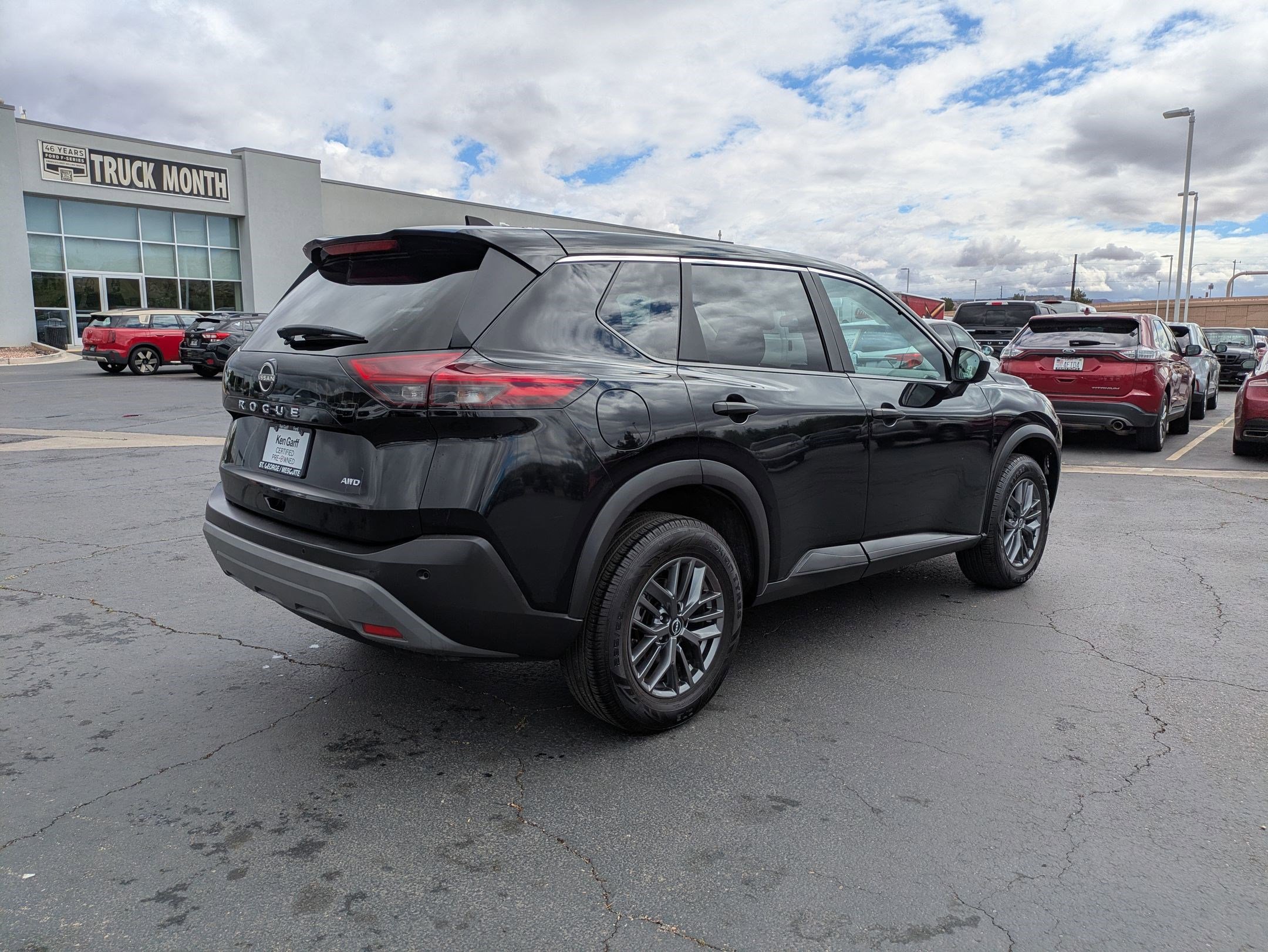 Used 2023 Nissan Rogue S image 3