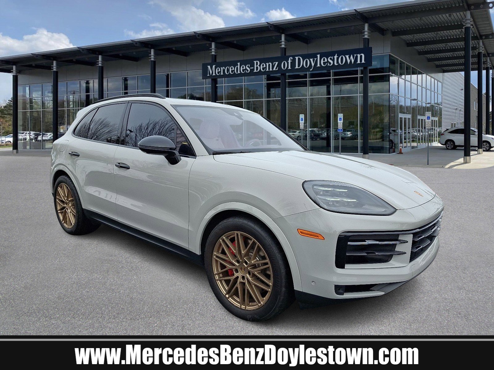 Used 2024 Porsche Cayenne S video 1