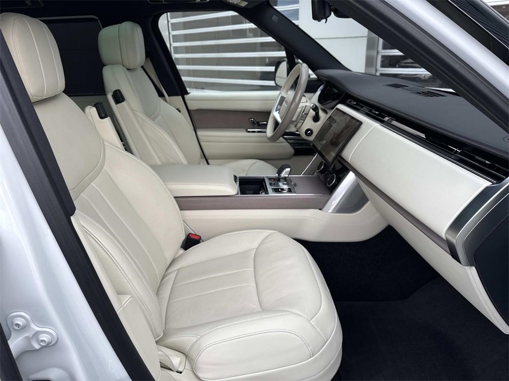 Used 2023 Land Rover Range Rover SE image 10