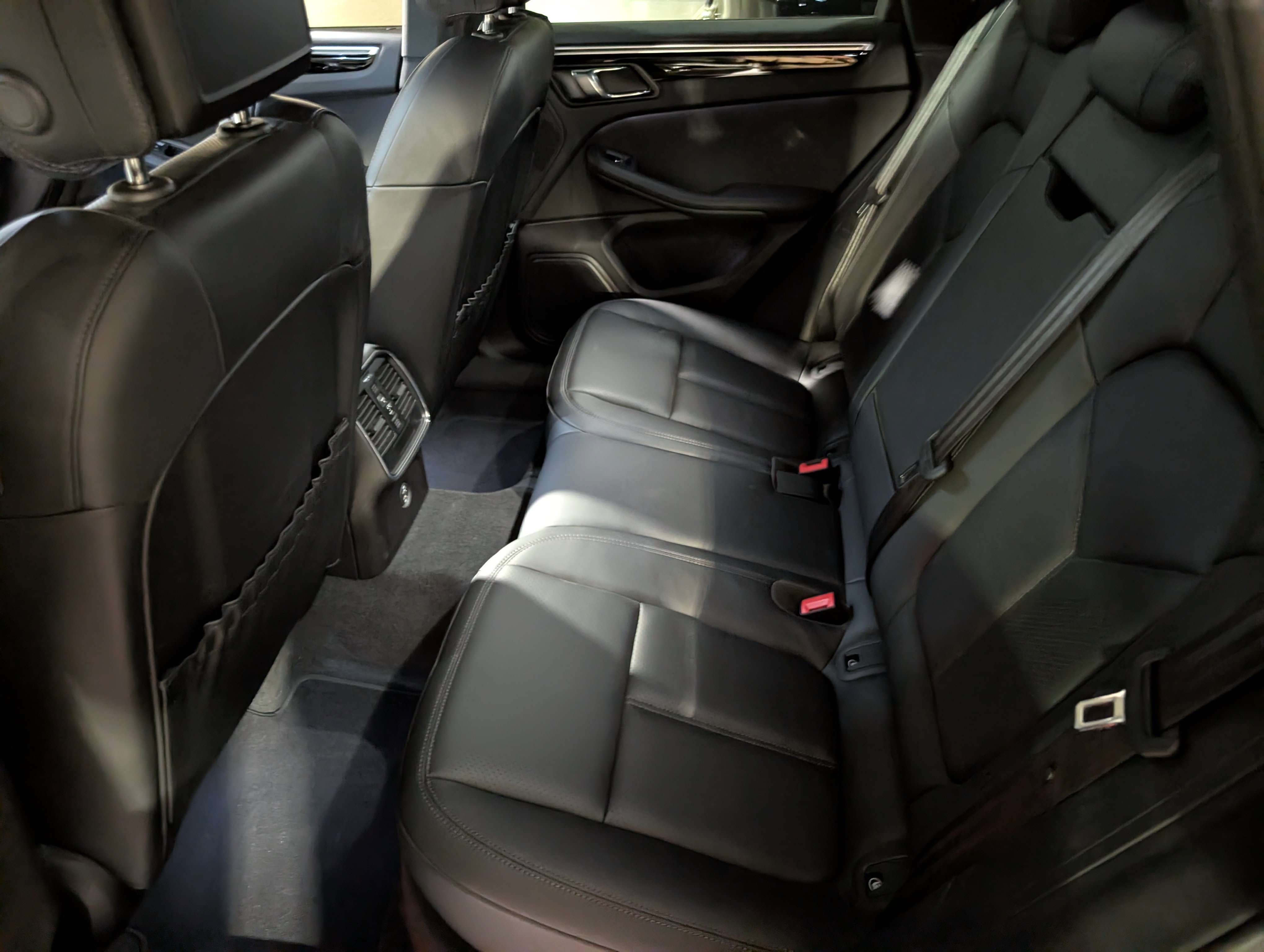 Used 2024 Porsche Macan image 19