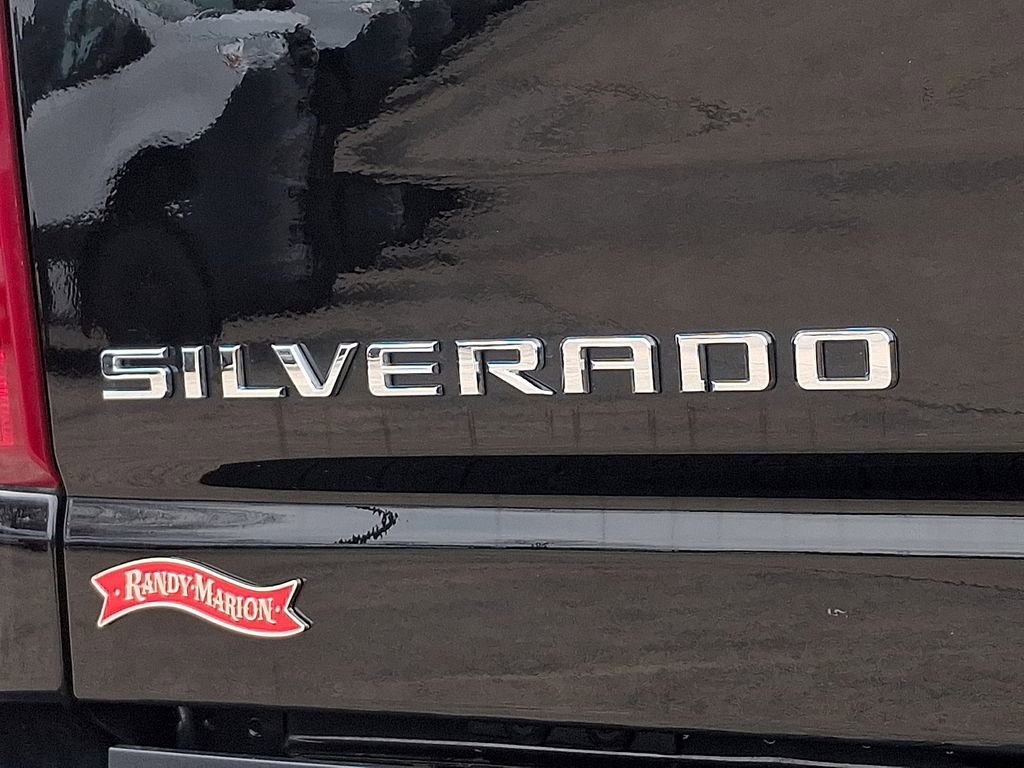 Used 2025 Chevrolet Silverado 2500 Custom image 32