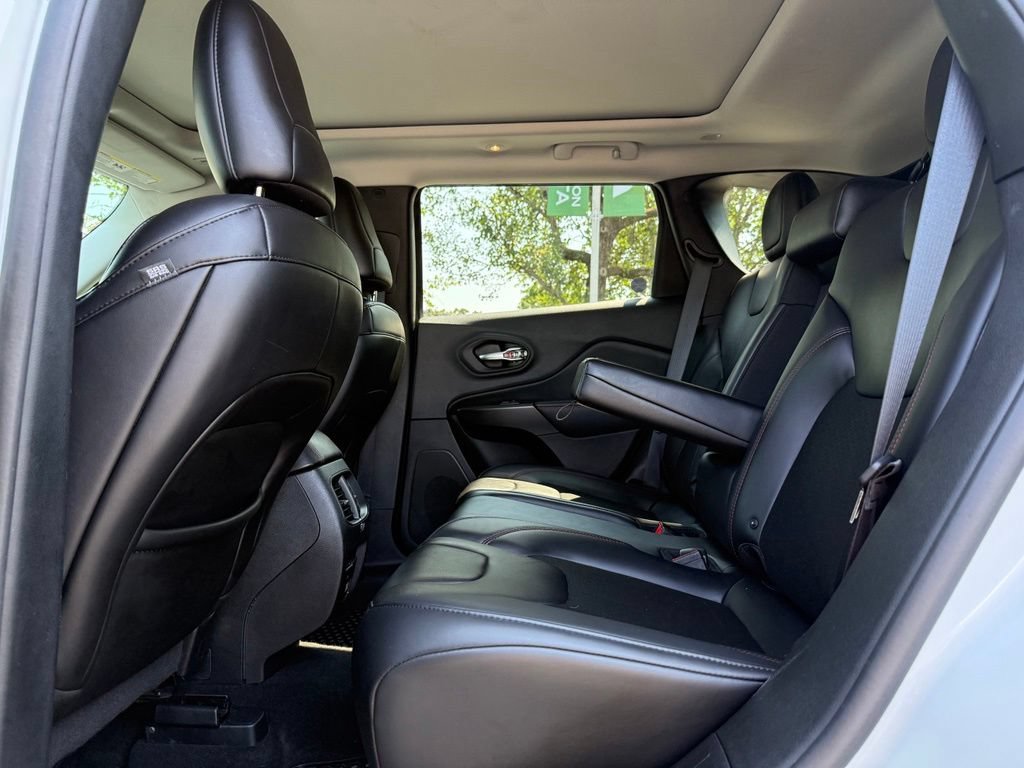 Used 2019 Jeep Cherokee Trailhawk w/ Comfort/Convenience Group AWD/4WD image 16