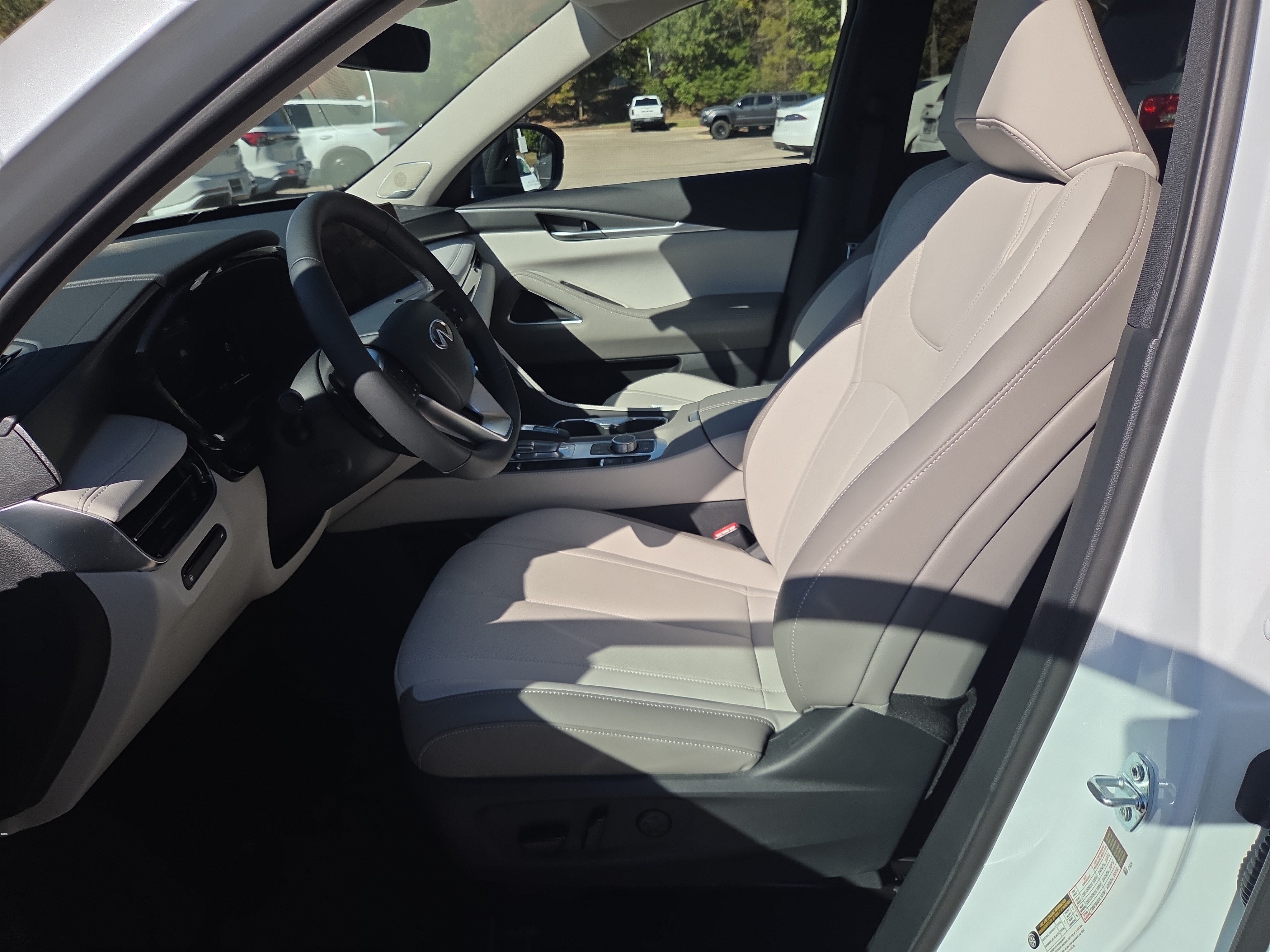 Used 2027 INFINITI QX60 Luxe w/ Cargo Package AWD/4WD image 5