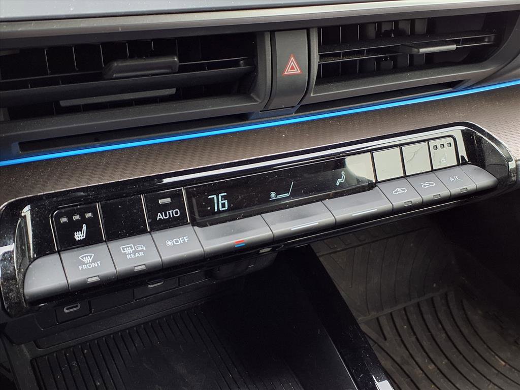 Used 2024 Toyota Prius XLE image 10