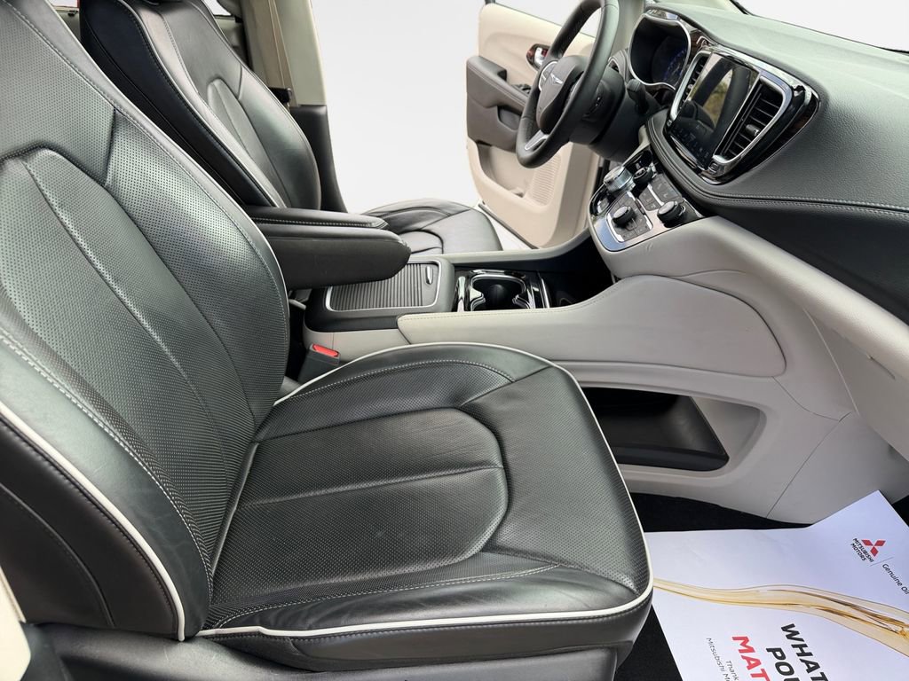 Used 2024 Chrysler Pacifica Limited FWD image 26