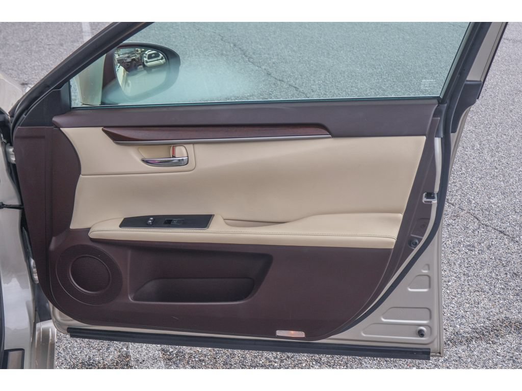 Used 2017 Lexus ES 350 w/ Premium Package FWD image 17