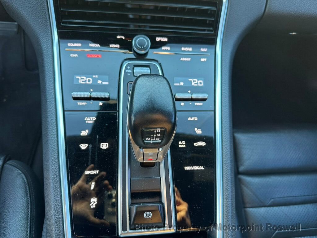 Used 2020 Porsche Panamera image 14